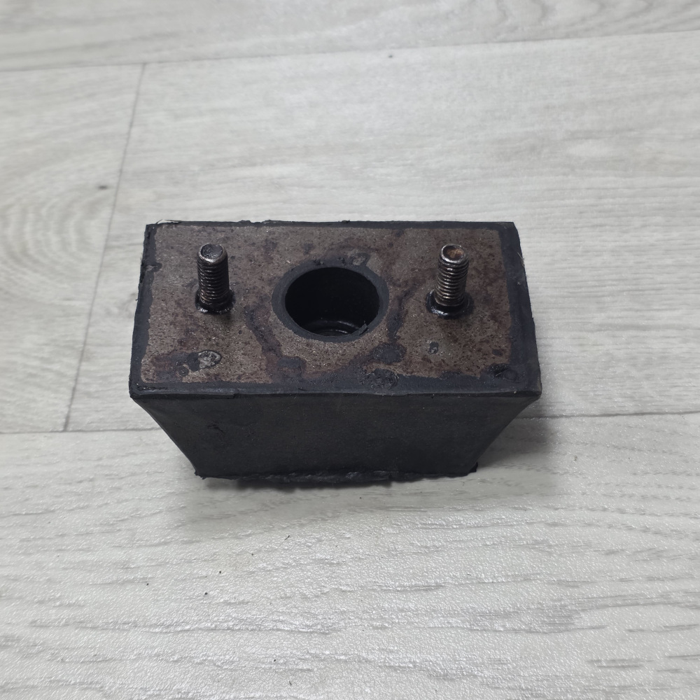 Подушка ГАЗ-3102, 3302 двигателя передняя РТИ Подушка ГАЗ-3102, 3302 двигателя передняя РТИ