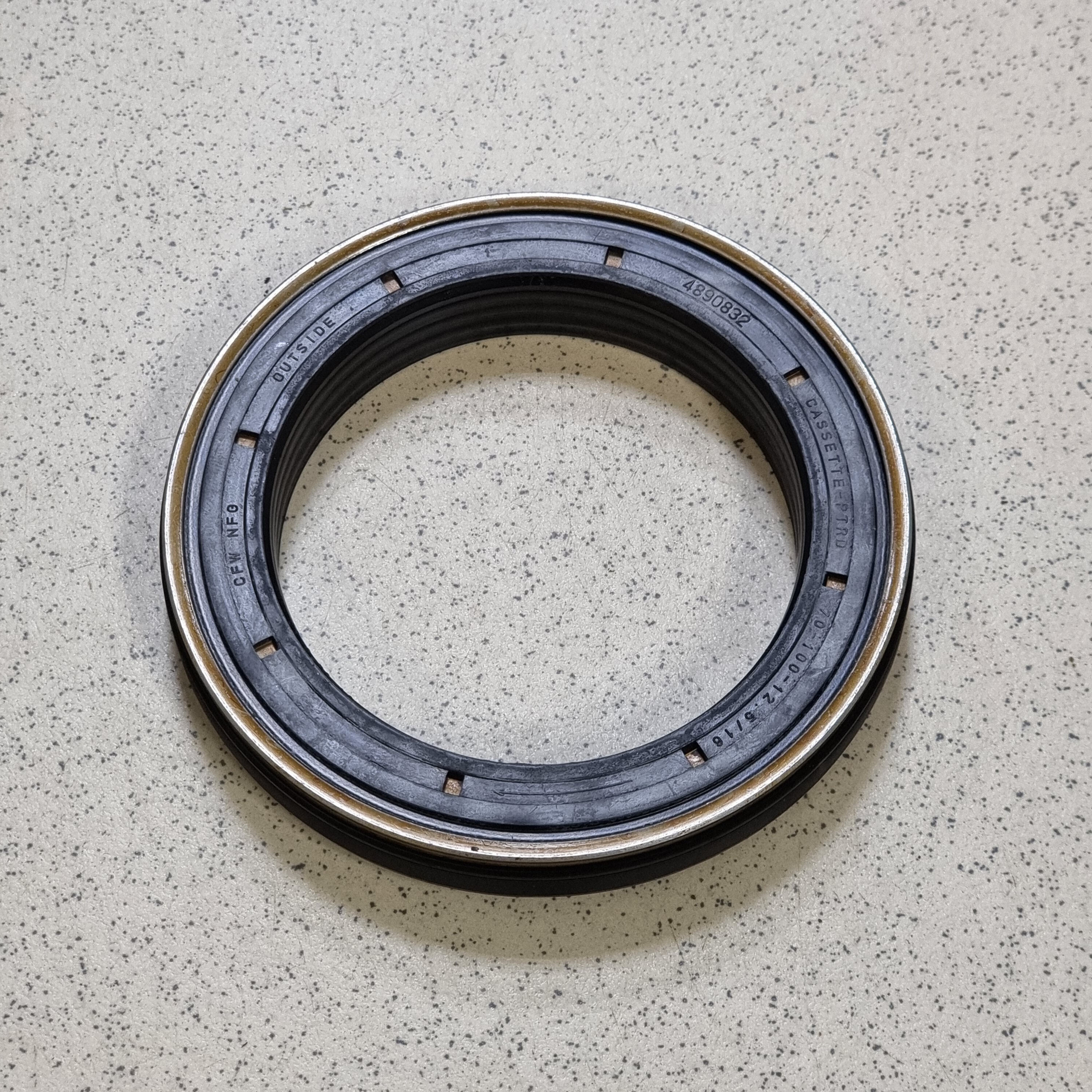 ������� 4890832 ��������� �������� 70*100*12,5 ISF-3.8 ISBe ISDe Cummins 4890832