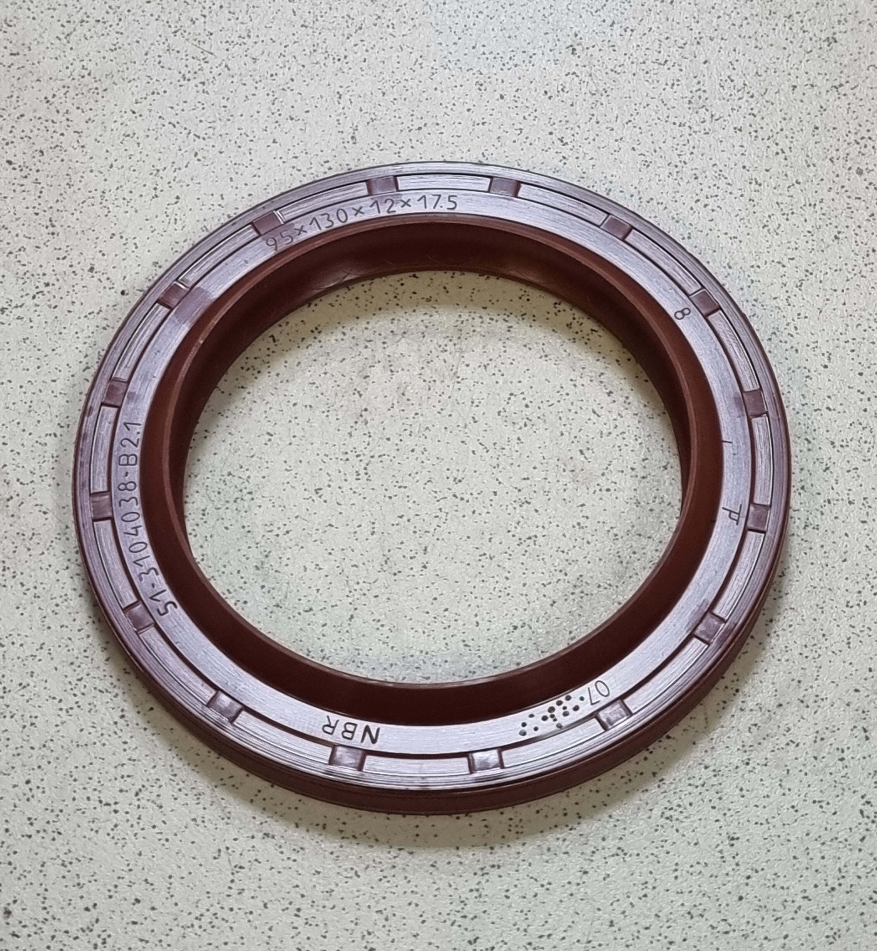 Сальник ГАЗ-3307, 3309, 33104, 33106, ГАЗон Next ступицы задней 95х130 (красный) Сальник ГАЗ-3307, 3309, 33104, 33106, ГАЗон Next ступицы задней 95х130 (красный)