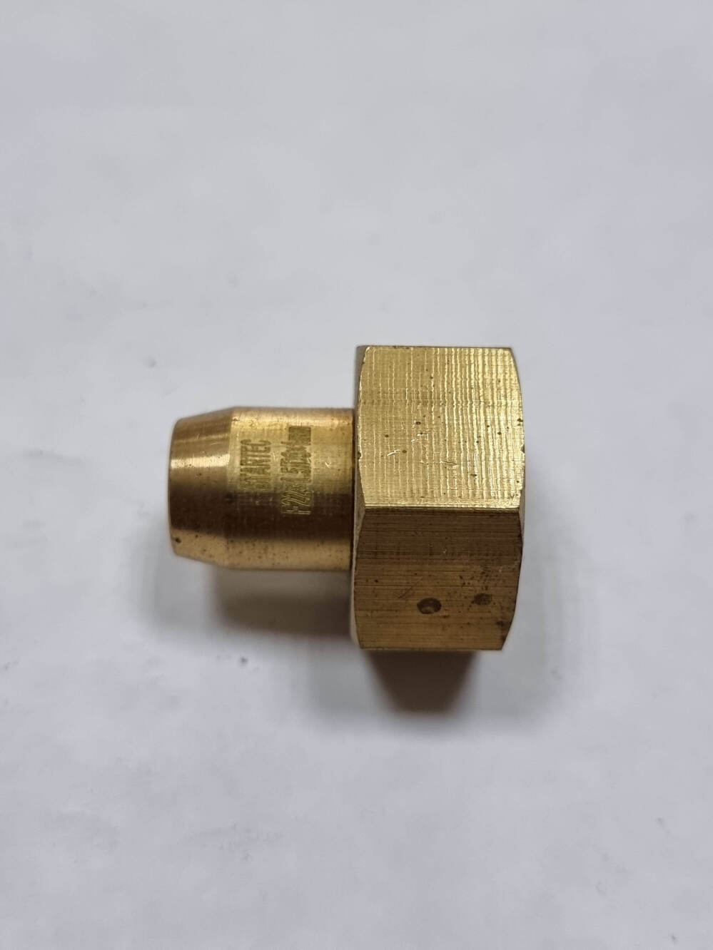 INF.11.F2208 ������ F22*1.5 D=8*1