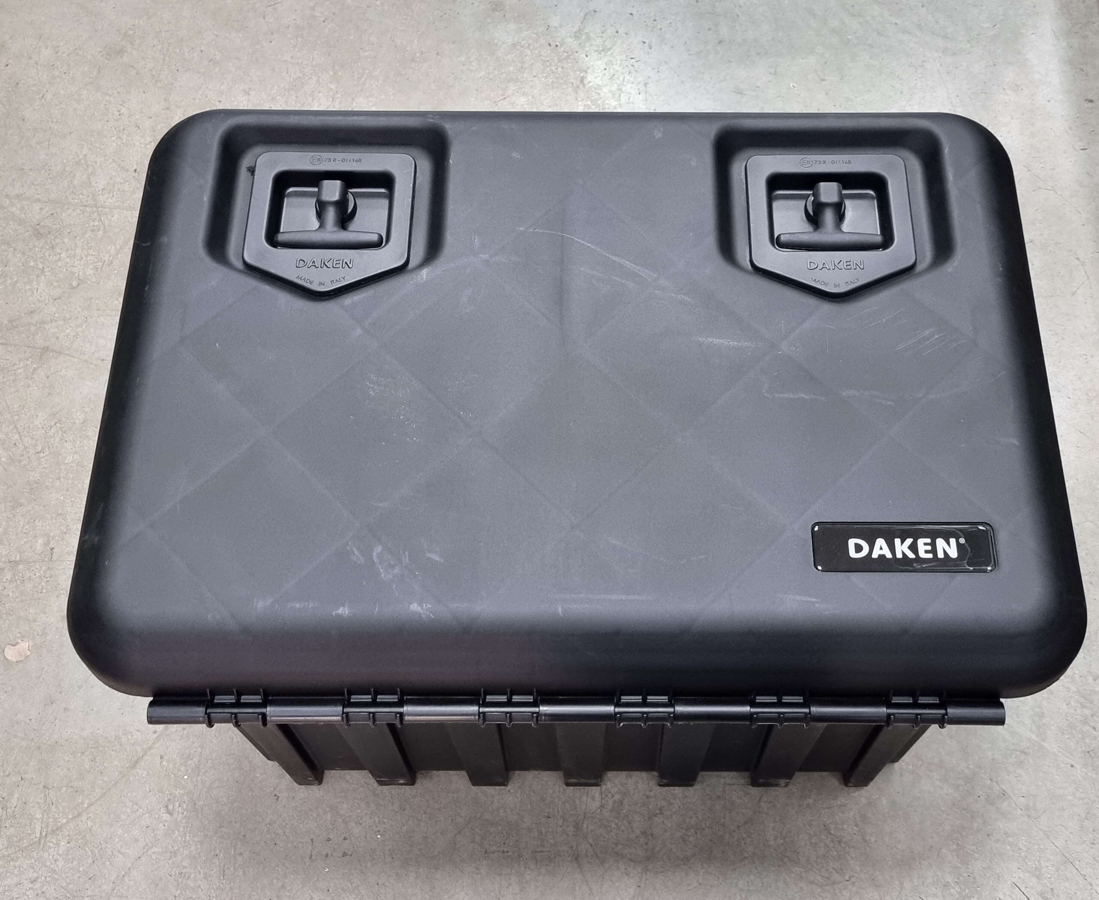 Ящик для инструмента DAKEN ARKA 81205 (685x500х500 мм) 109л. Ящик для инструмента DAKEN ARKA 81205 (685x500х500 мм) 109л.